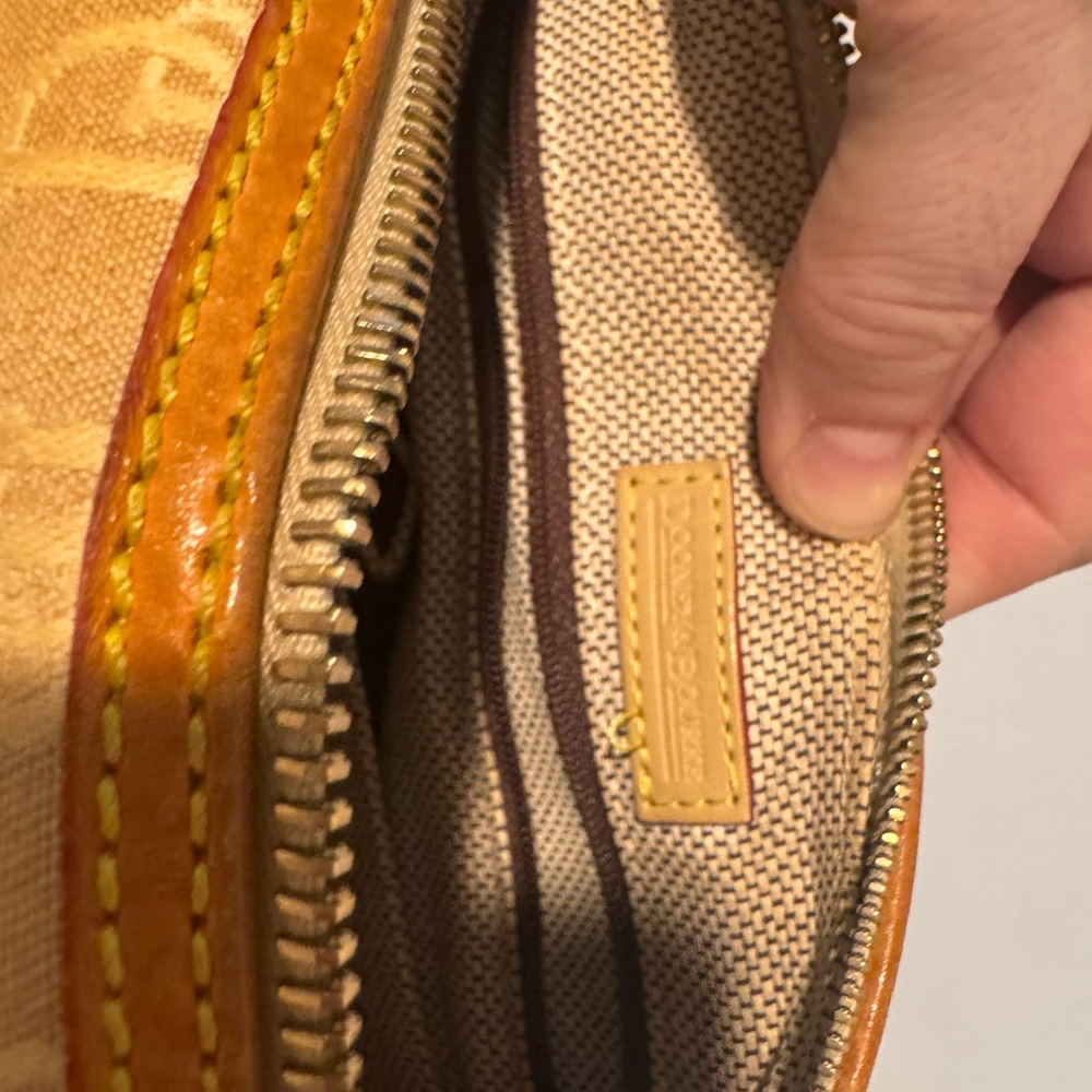Vintage 2000 Dooney & Bourke Signature Barrel Bag - Picture 9 of 16